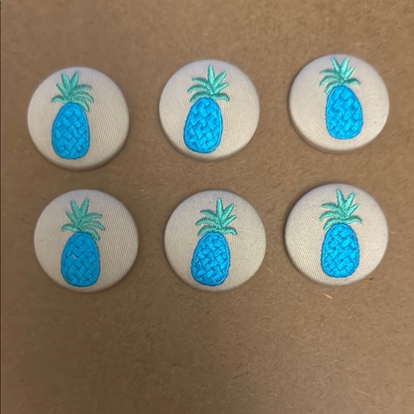 Set of 6 Pineapple Embroidered Buttons - Picture 1 of 2